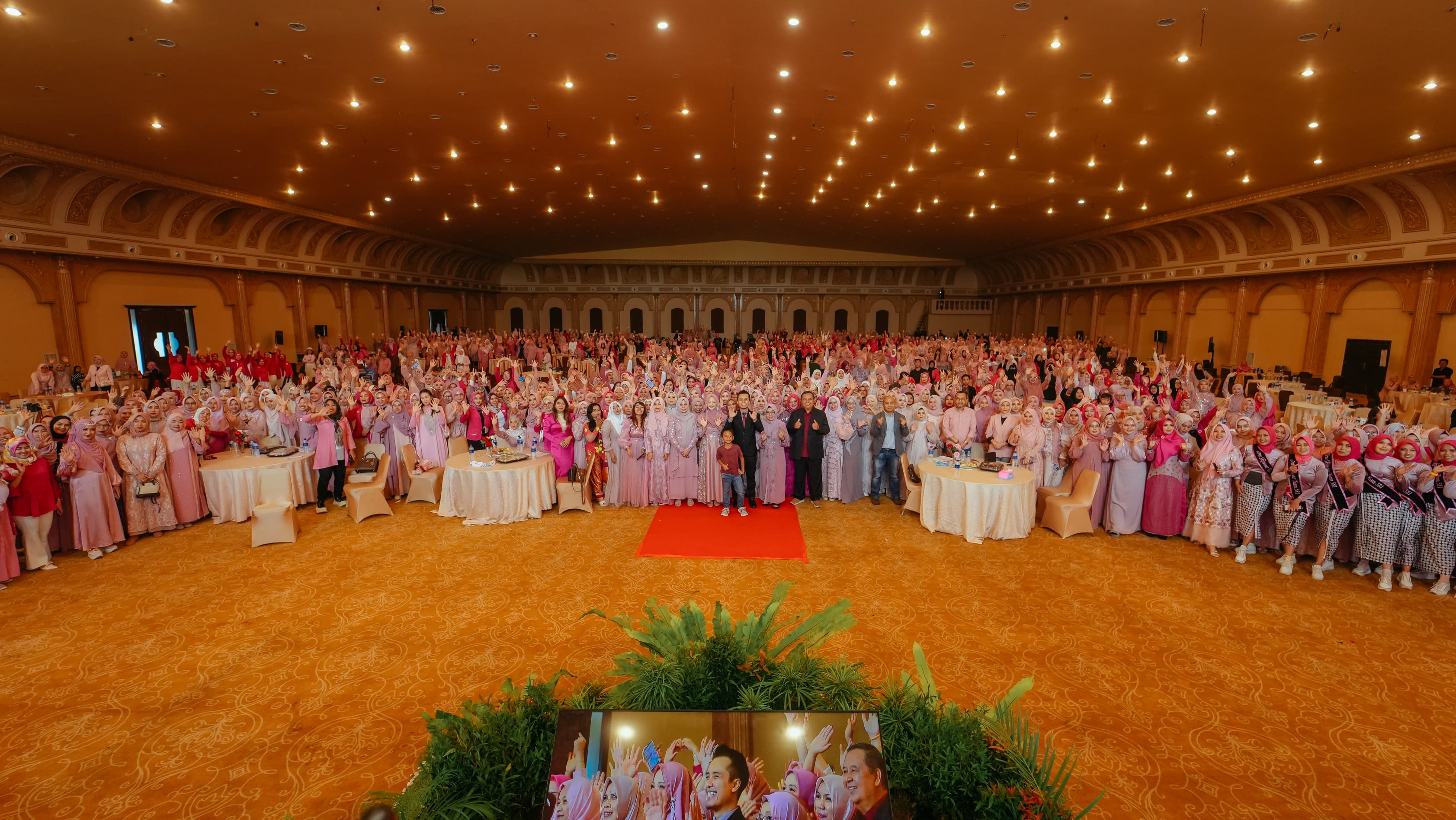 Ribuan Beauty Consultant DRW Skincare Hadiri Awarding dan Gathering Akbar 2024 di Yogyakarta