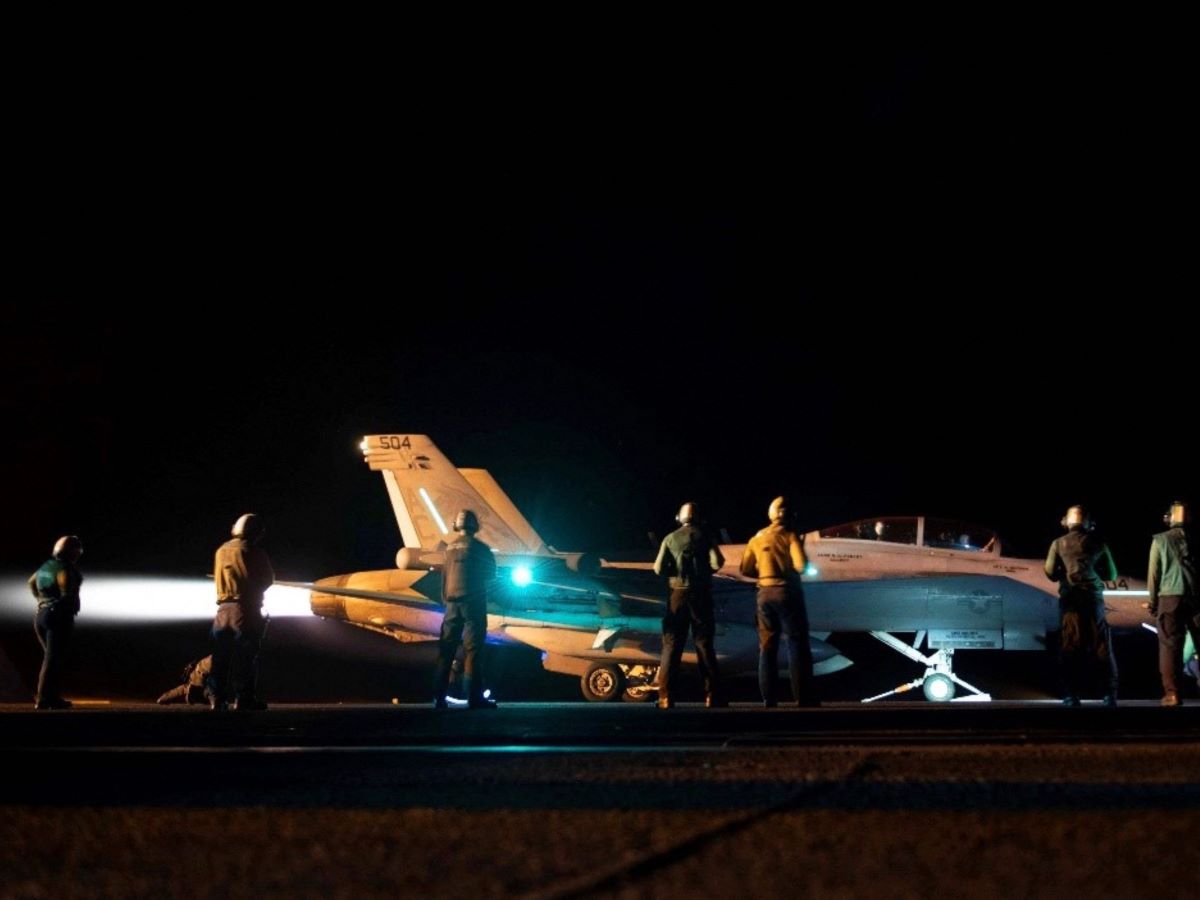 Pasukan Komando Pusat AS bersama negara lain bersiap melakukan serangan ke Houthi.