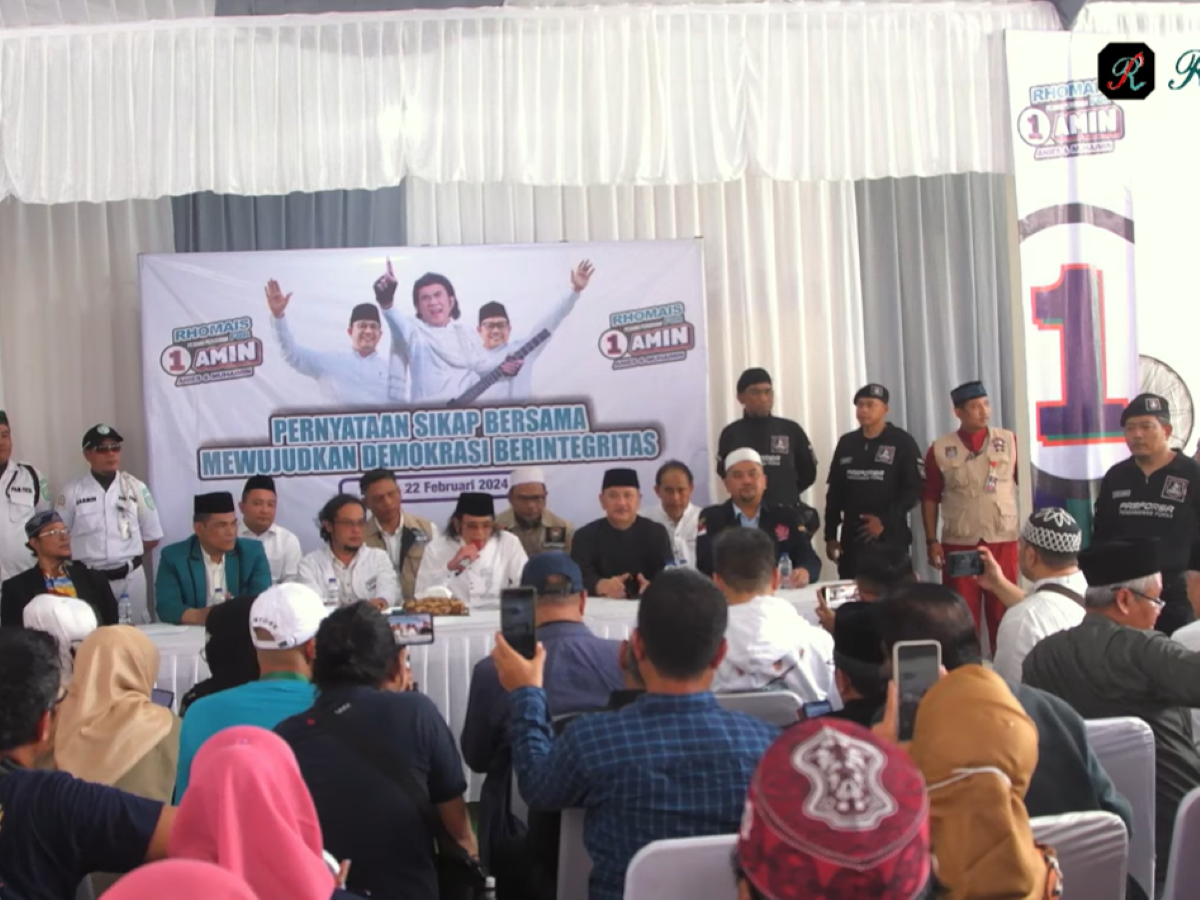 Rhoma Irama membacakan pernyataan terkait pemilu 2024.