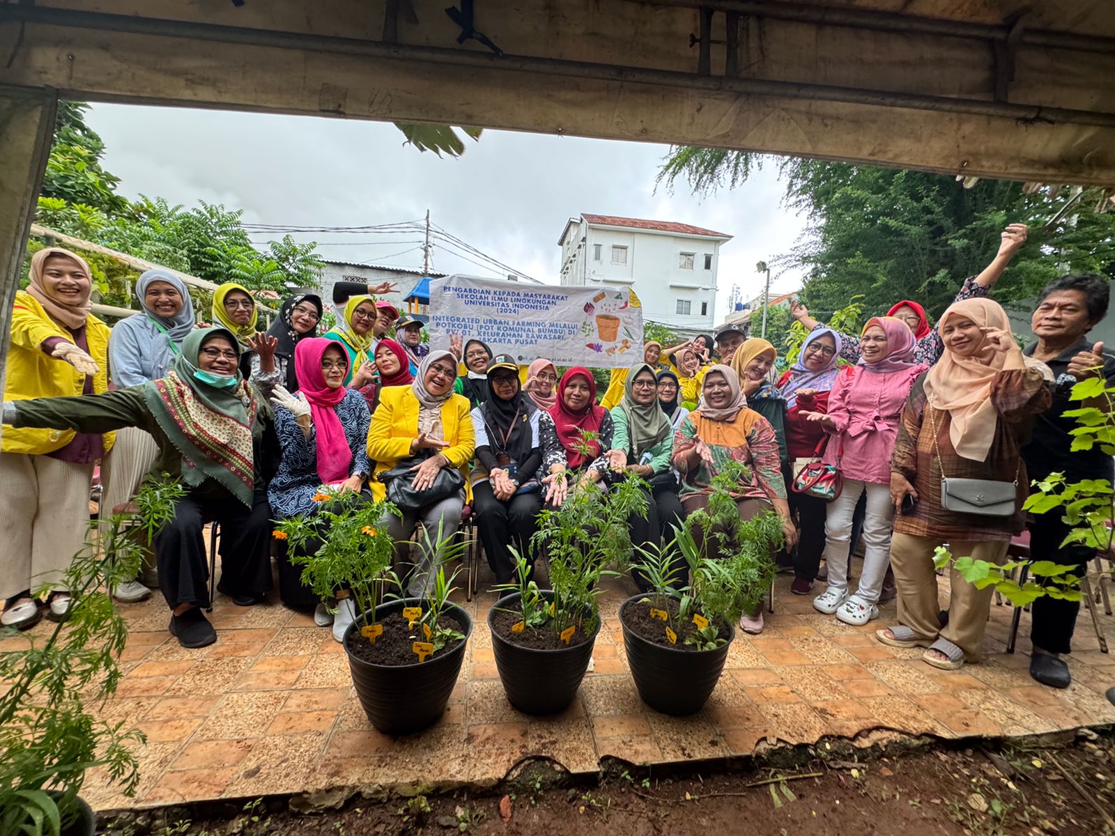 Sekolah Ilmu Lingkungan Universitas Indonesia menyelenggarakan kegiatan pengabdian masyarakat 
