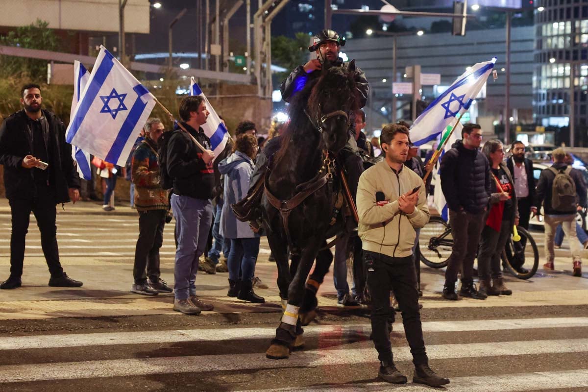 PDB Israel menyusut hampir seperlima pada kuartal terakhir tahun 2023, dibandingkan dengan tiga bulan sebelumnya.
