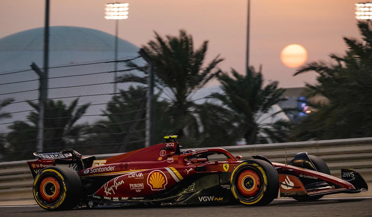 Mobil balap Ferrari.