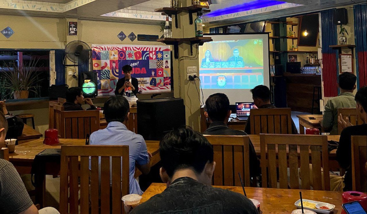 Nobar debat pemilu 2024 yang digelar Gerakan AMIN Muda
