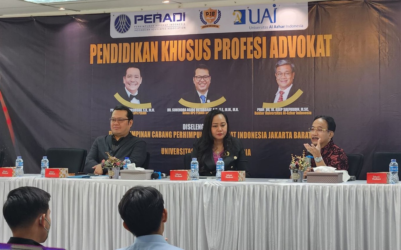 Ketua Mahkamah Konstitusi Suhartoyo (kanan) menjadi narasumber di acara PKPA Angkatan III DPC Peradi Jakarta Barat.