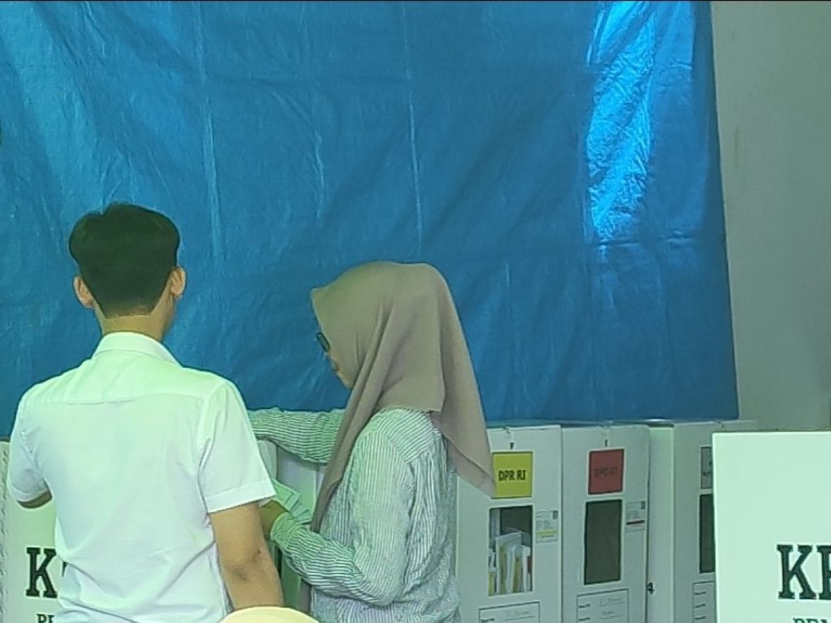 Suasana salah satu TPS pada saat pencoblosan di Bulukumba.