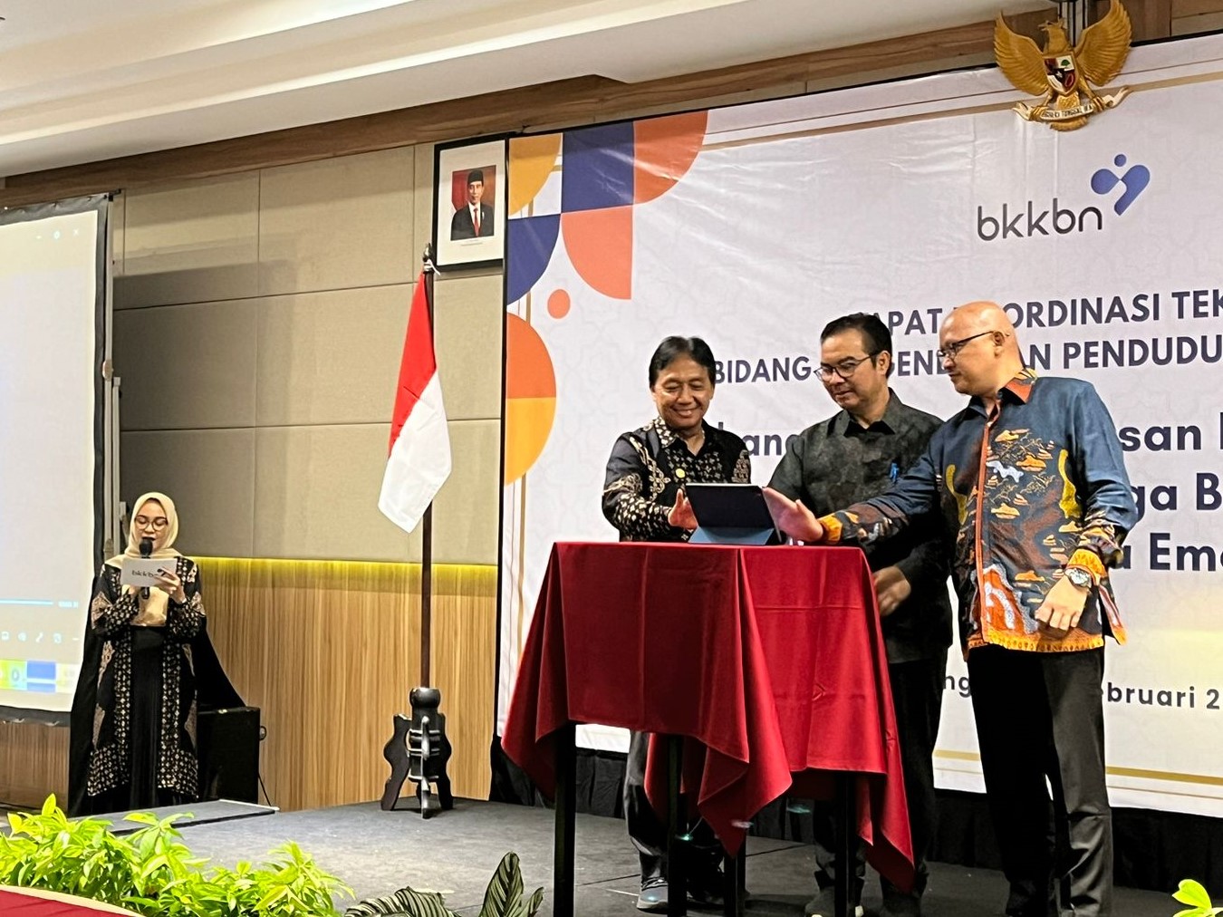 Rapat Koordinasi Teknis Bidang Pengendalian Penduduk Tahun 2024 yang dilaksanakan di Belitung, Bangka Belitung, Selasa malam (20/2/2024).