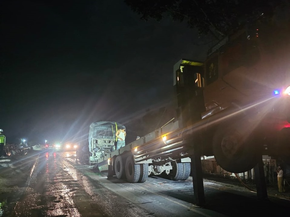 Truk pengangkut BBM di Dumai alami kecelakaan