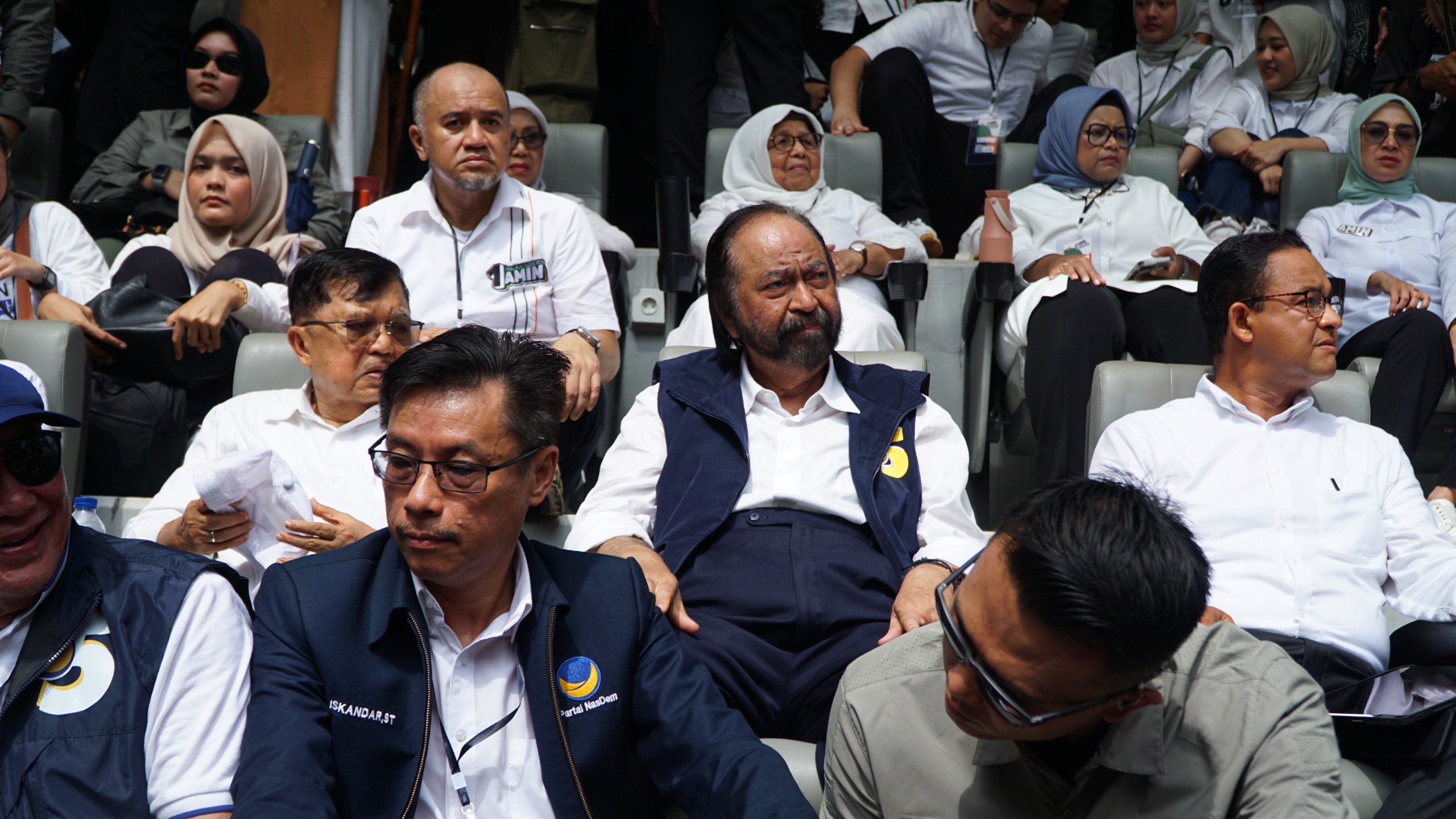 Ketua Umum Partai NasDem Surya Paloh duduk bersama Jusuf Kalla dan Anies Baswedan