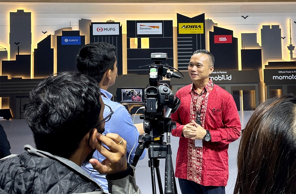 Ivan Jaya, Consumer Funding & Wealth Business Head, PT Bank Danamon Indonesia Tbk saat diwawancarai wartawan.