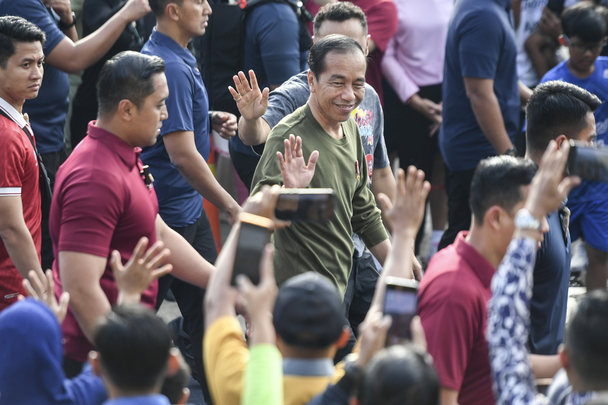 Presiden Joko Widodo Diminta Hentikan Cawe-Cawe