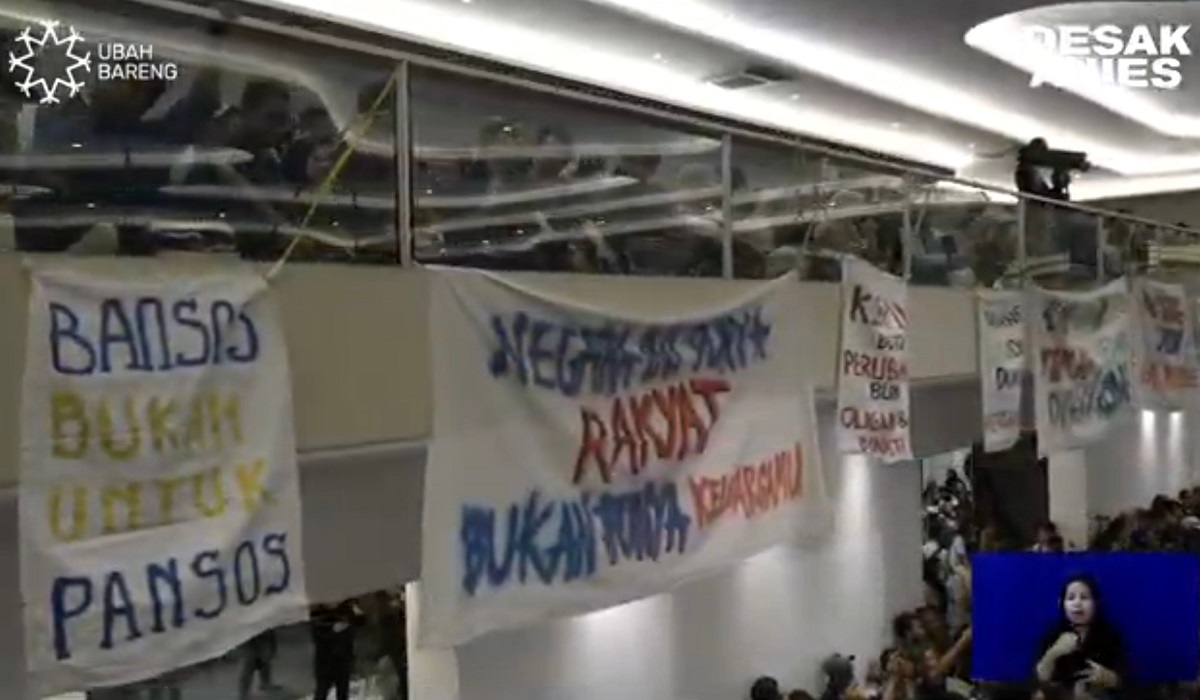 Sejumlah spanduk bernada perubahan dalam Desak Anies Semarang