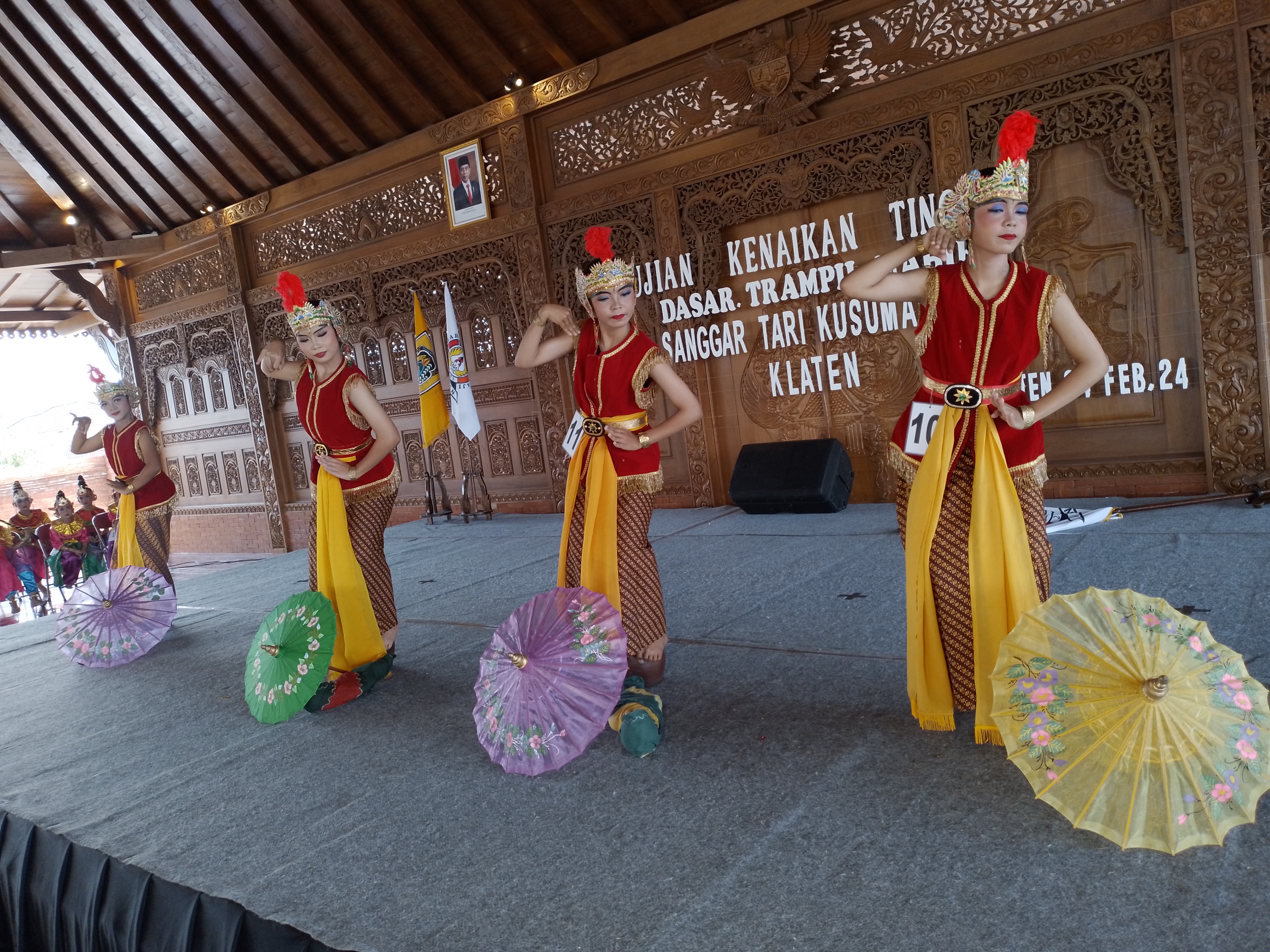 Kegiatan ujian tari kenaikan tingkat yang dilaksanakan oleh LPKS Sanggar Tari Kusuma Aji