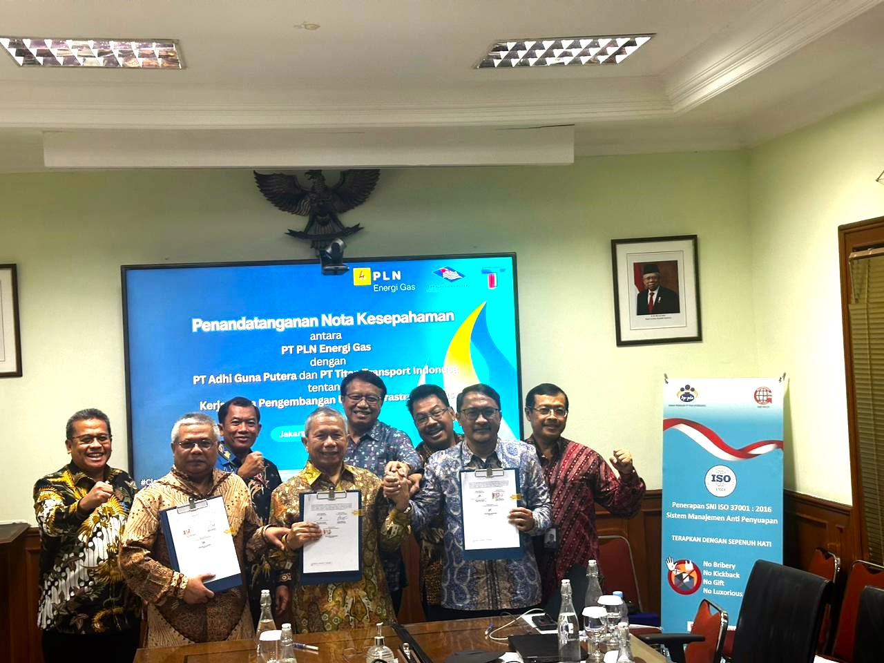 Penandatanganan Kerja Sama PLN EPIdengan  PT Adhi Guna Putera dan PT Titan Transport Indonesia 