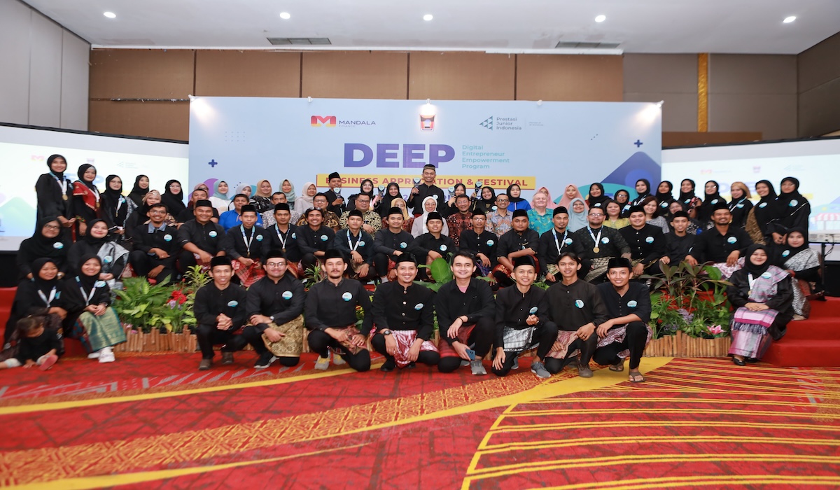 Peserta Program DEEP di Padang, Sumatra Barat
