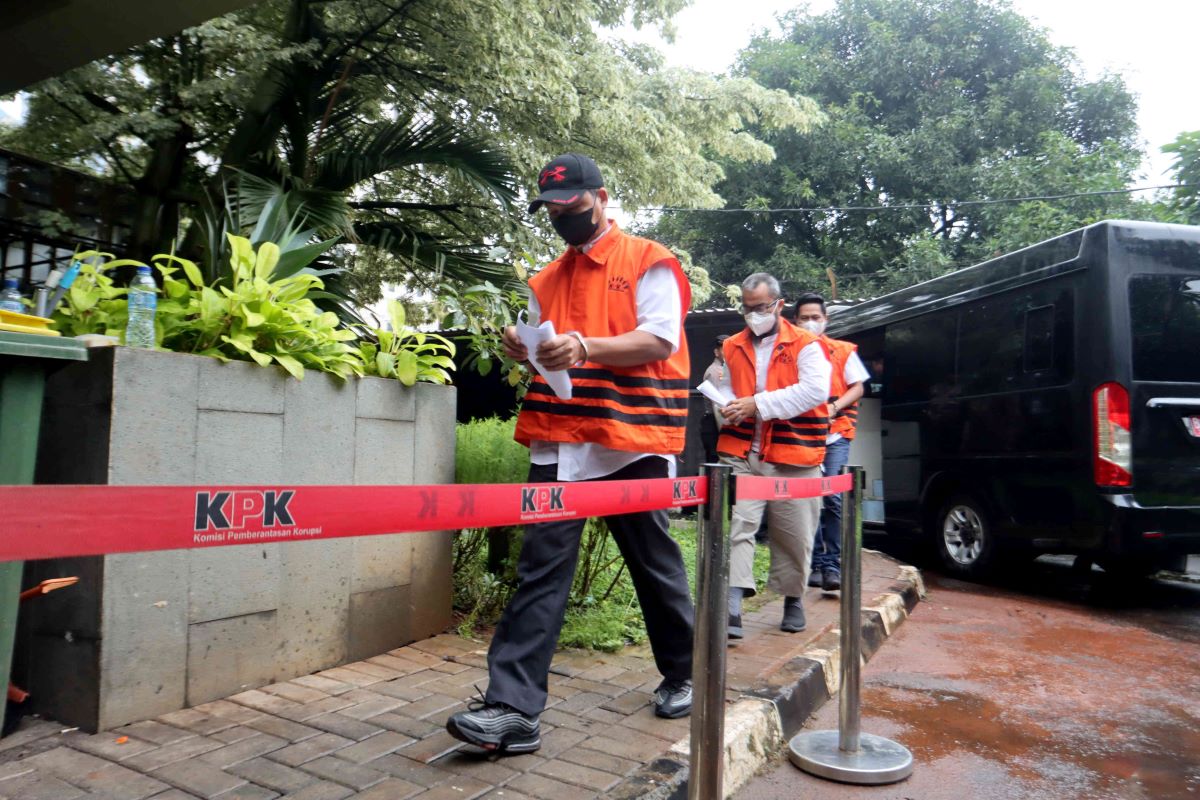 Sejumlah napi koruptor yang mencoblos di Rutan KPK, Rabu (14/2).