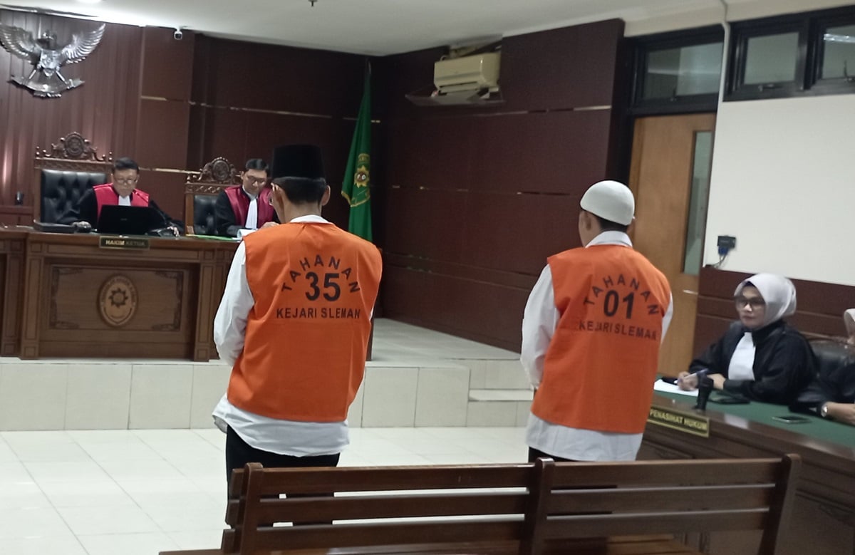 Majelis Hakim PN Sleman menjatuhkan hukuman mati untuk untuk dua pelaku mutilasi bermotif BDSM.