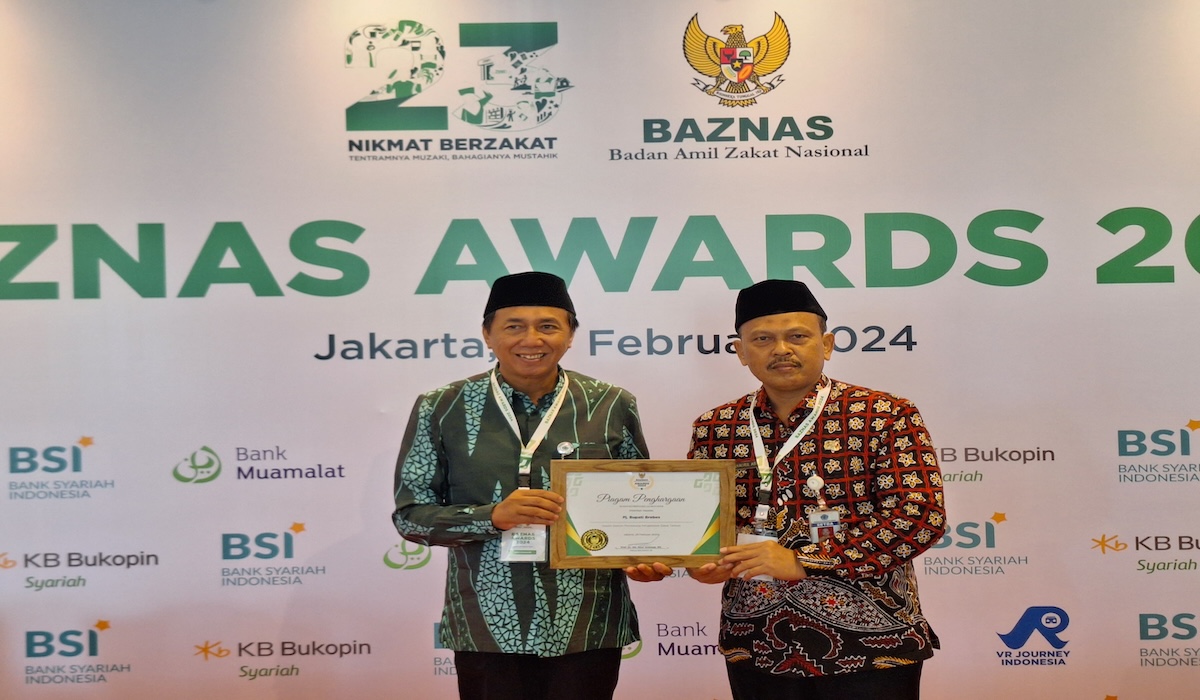 Pemkab Brebes menerima Baznas Award 2024