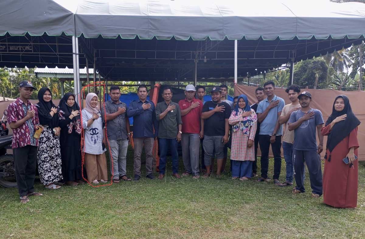 Murliani (keempat dari kiri), ketua KPPS Gampong, Kabupaten Pidie, Aceh, meninggal dunia akibat kecelakaan lalu lintas.