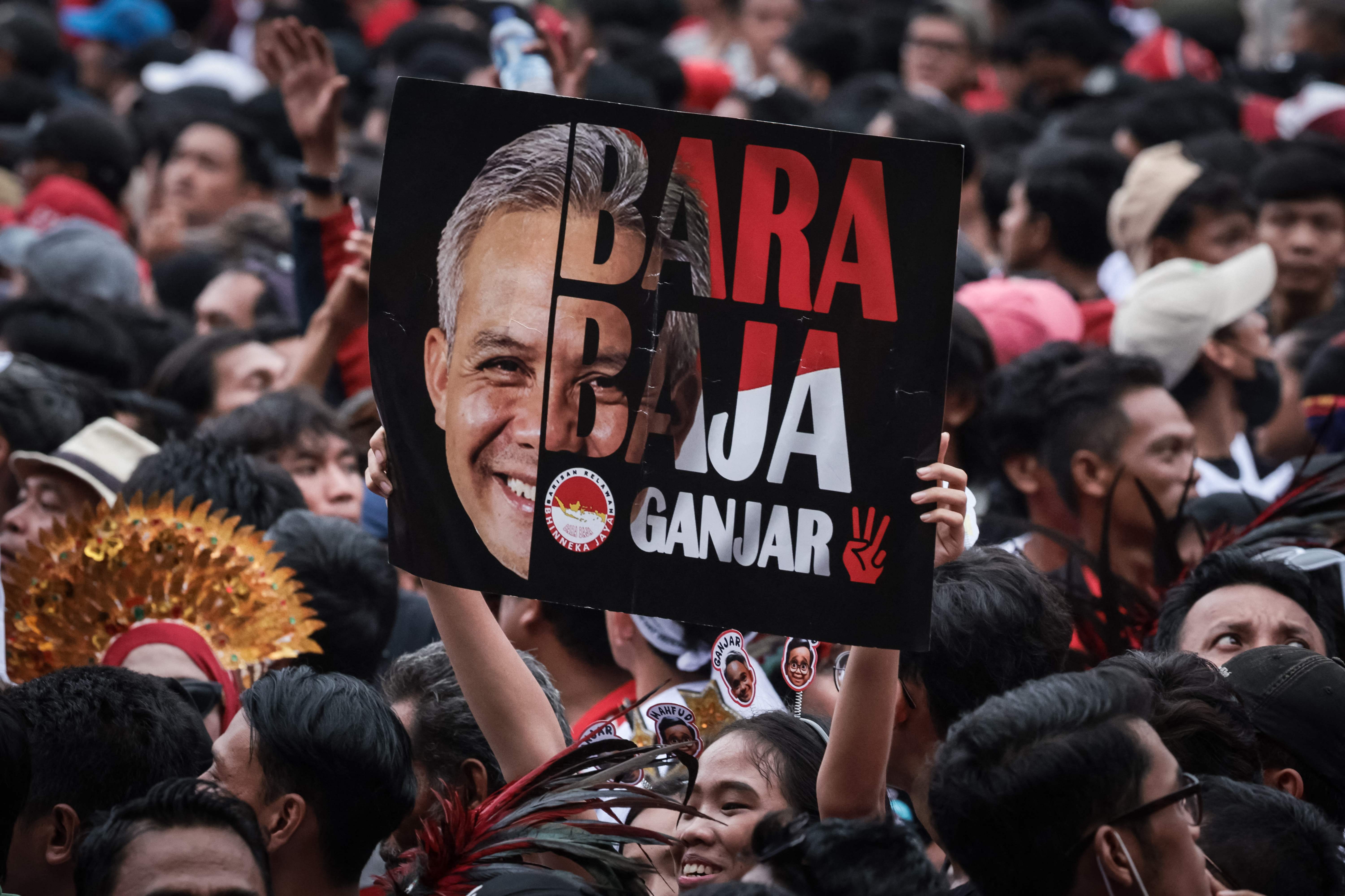 Para pendukung menghadiri kampanye Ganjar Pranowo di Jakarta, Sabtu (3/2).