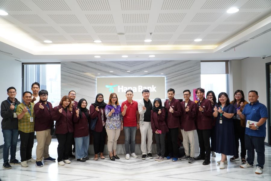 Hana Bank kembali salurkan bantuan beasiswa pendidikan senilai Rp1 miliar kepada 100 orang mahasiswa.
