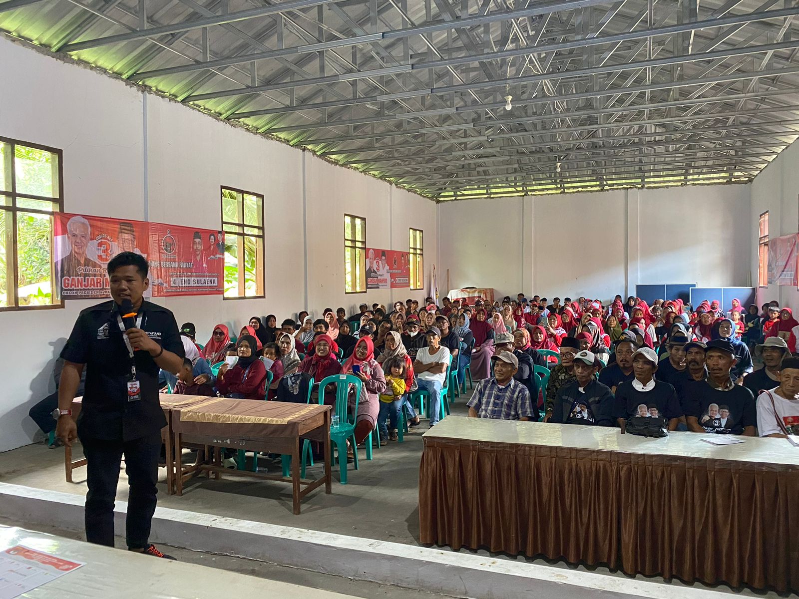 Pembkelan kepada ratusan relawan Baraya Kang Okta (BKO)