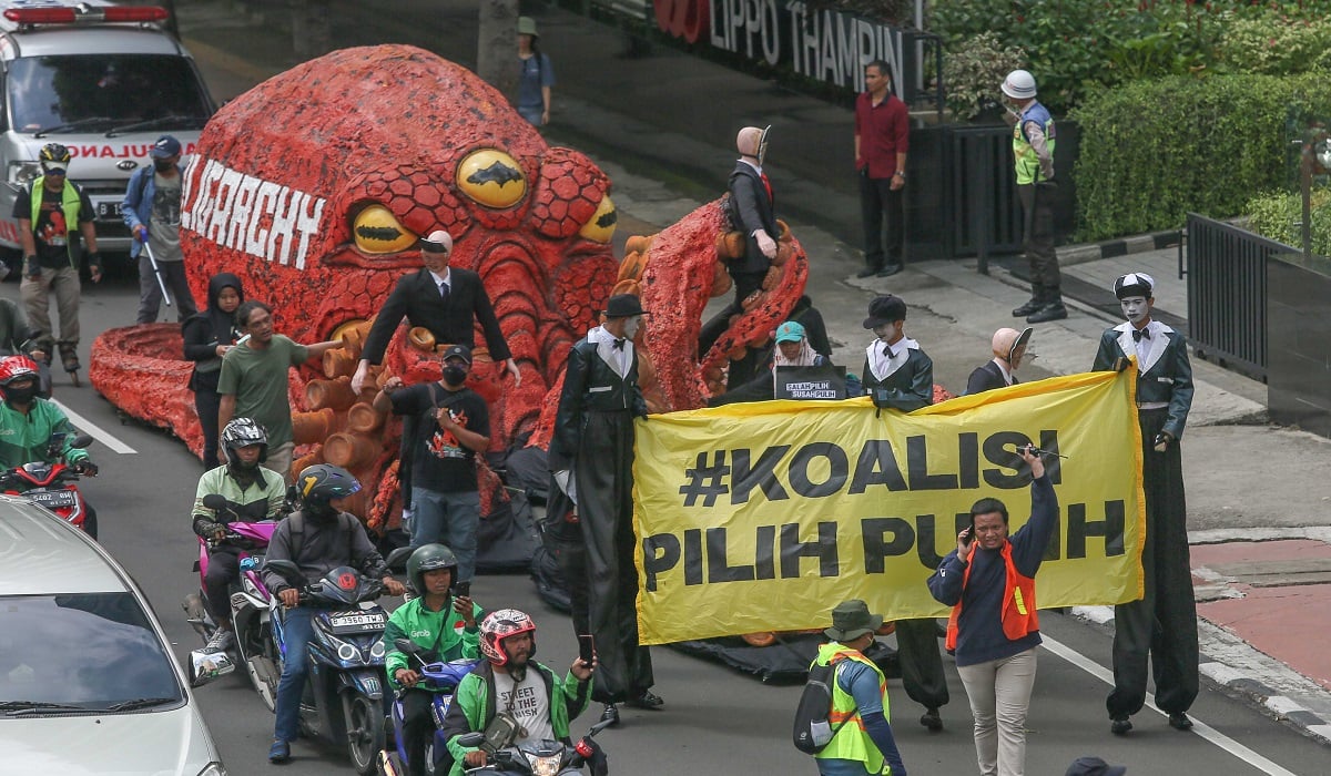 Aksi demontrasi menolak oligarki dalam Pemilu