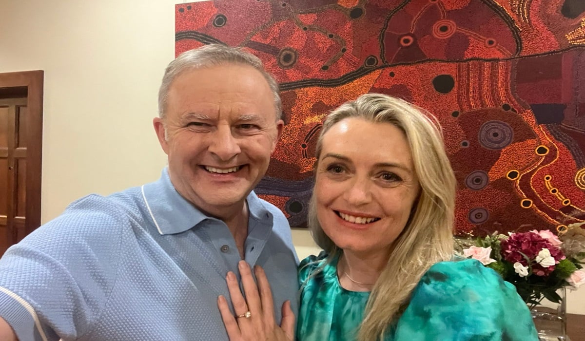 Perdana Menteri Australia Anthony Albanese (kiri) bersama tunangannya Jodie Haydon