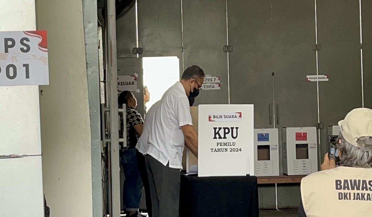 Mantan Pejabat Ditjen Pajak Rafael Alun Trisambodo menggunakan hak pilihnya di Rutan KPK