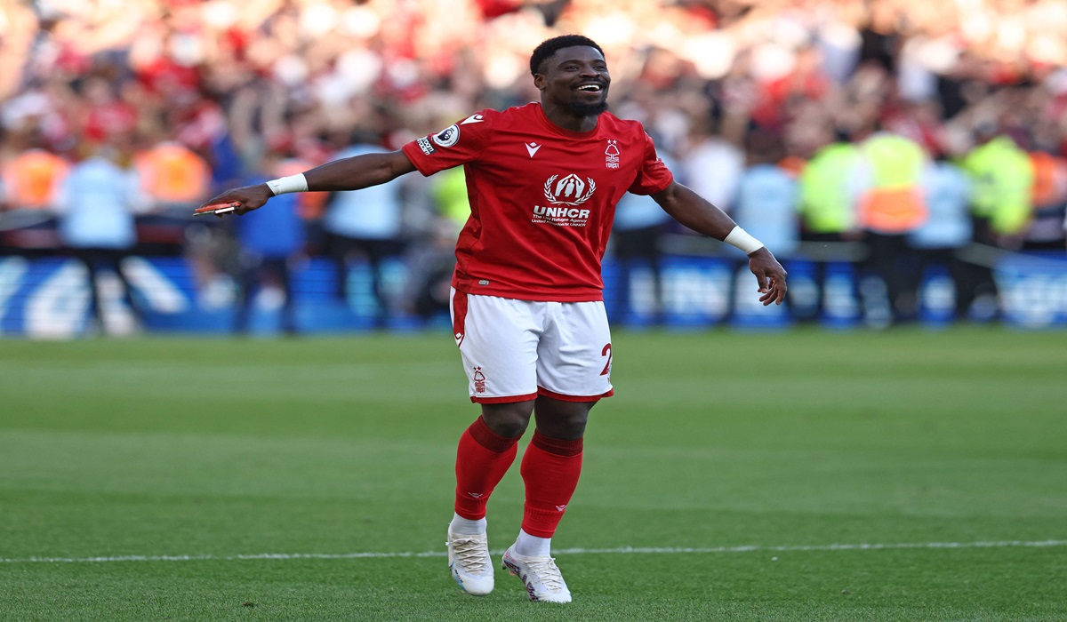 Bek Nottingham Forest Serge Aurier bergabung dengan klub Turki Galatasaray