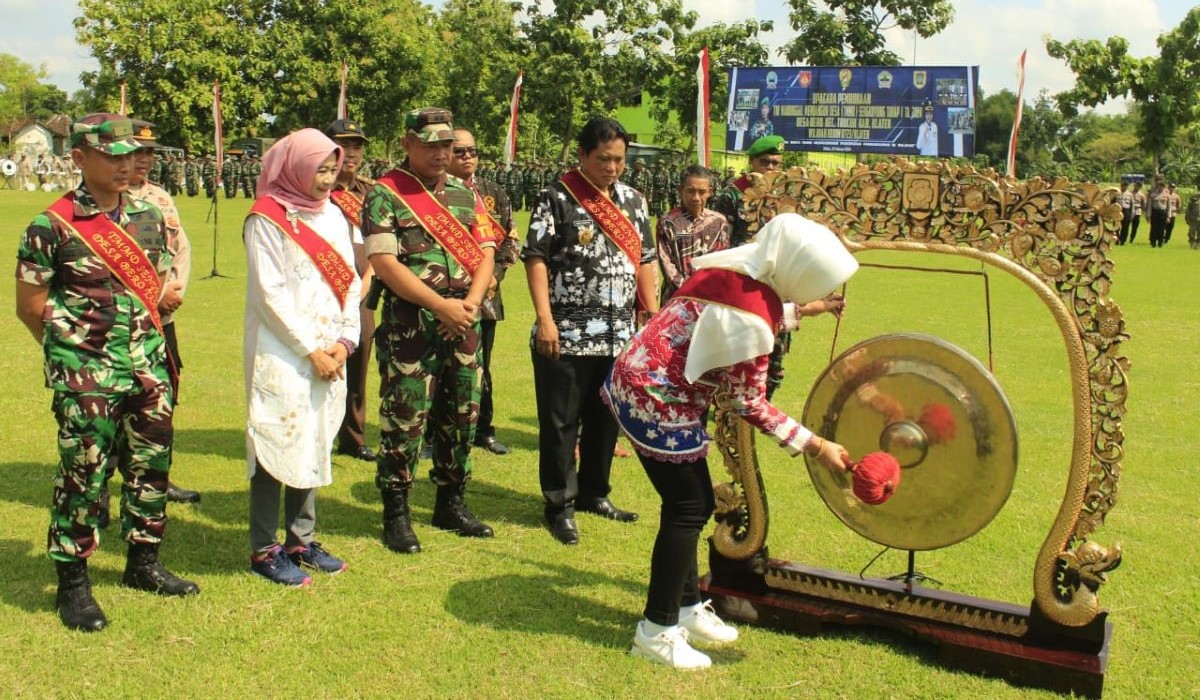 BUPATI Klaten, Sri Mulyani, membuka kegiatan TNI Manunggal Membangun Desa (TMMD) Sengkuyung I Tahun Anggaran 2024