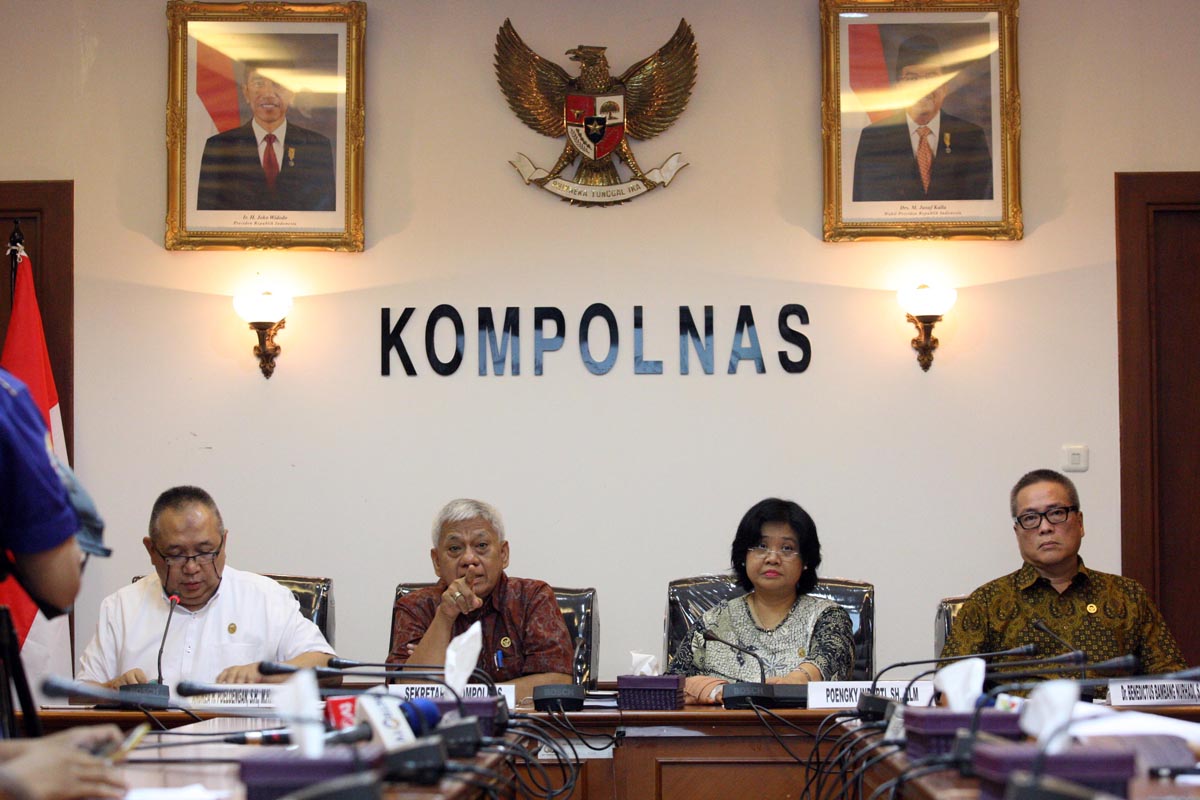 Kompolnas  akan mengklarifikasi isu adanya anggota polisi di Semarang, Jawa Tengah meminta sejumlah rektor untuk membuat testimoni.