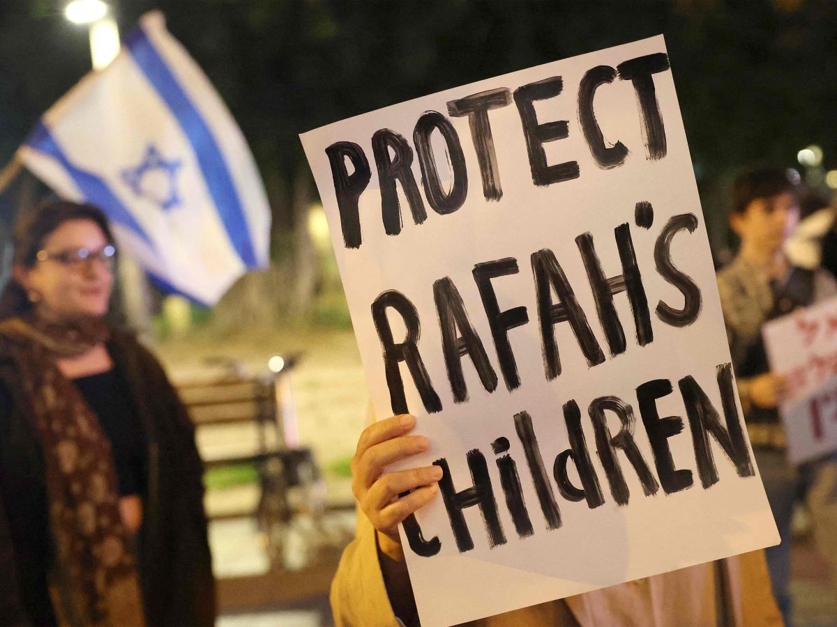 Protes aktivis sayap kiri Israel terhadap perang di Jalur Gaza dan rencana operasi di Rafah.