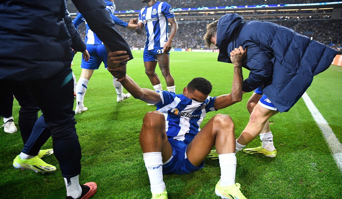 Gelandang FC Porto Galeno (tengah) melakukan selebrasi usai menjebol gawang Arsenal di laga Liga Champions.