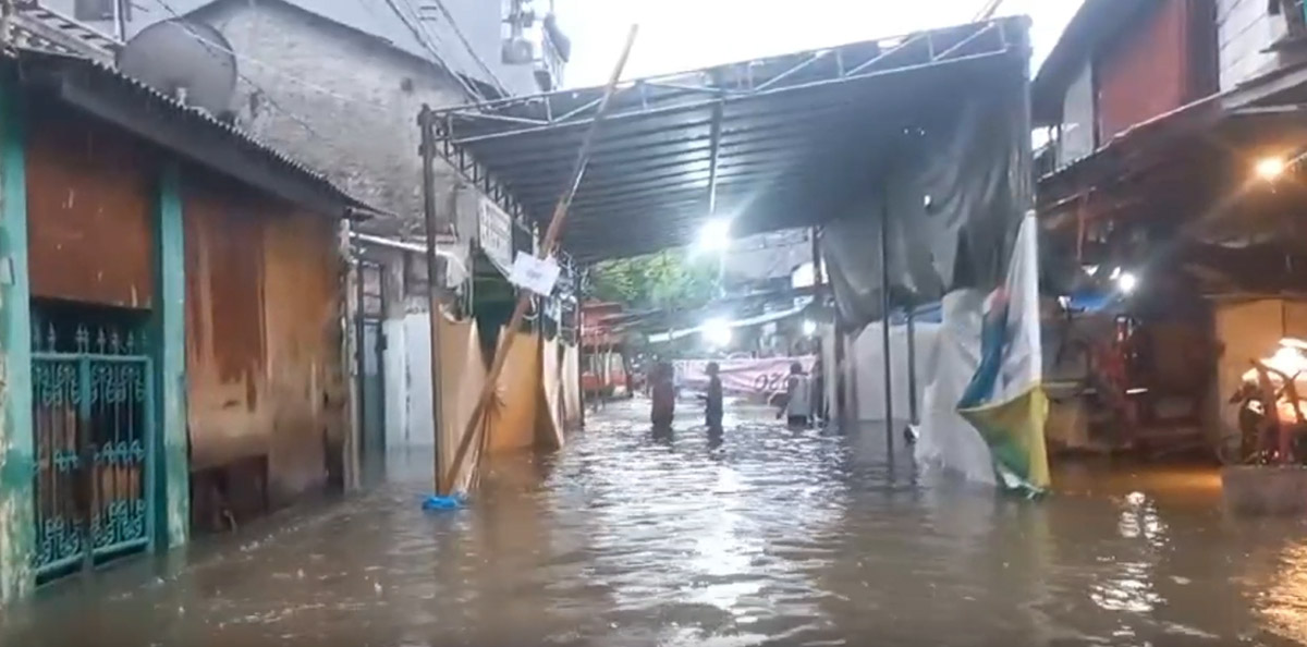 11 TPS di Kebayoran Lama Kebanjiran
