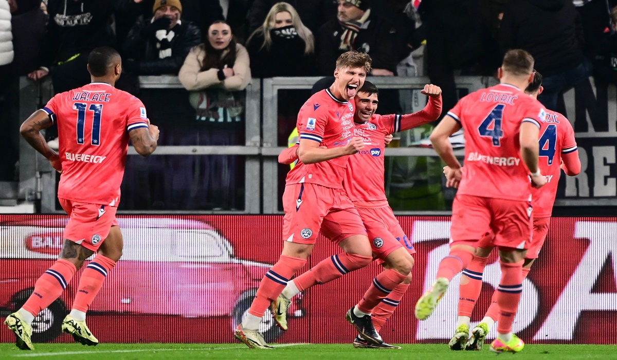 Para pemain Udinese melakukan selebrasi usai mencetak gol ke gawang Juventus di laga Serie A.