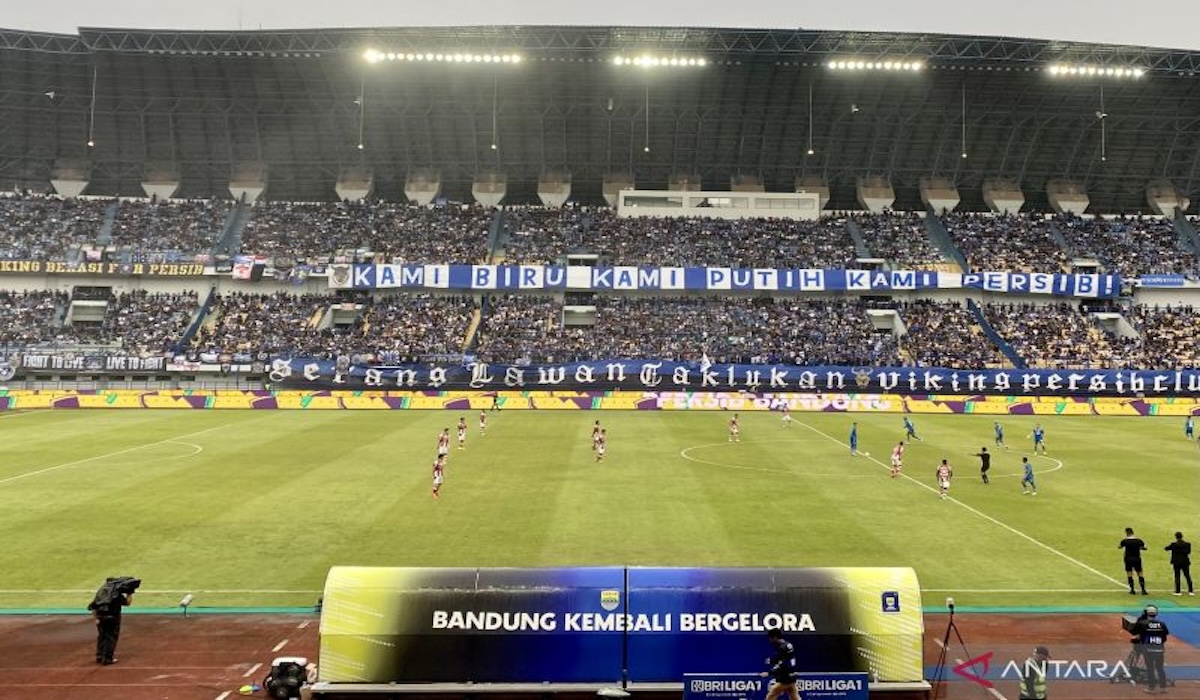 Laga Persib Bandung vs Persis Solo