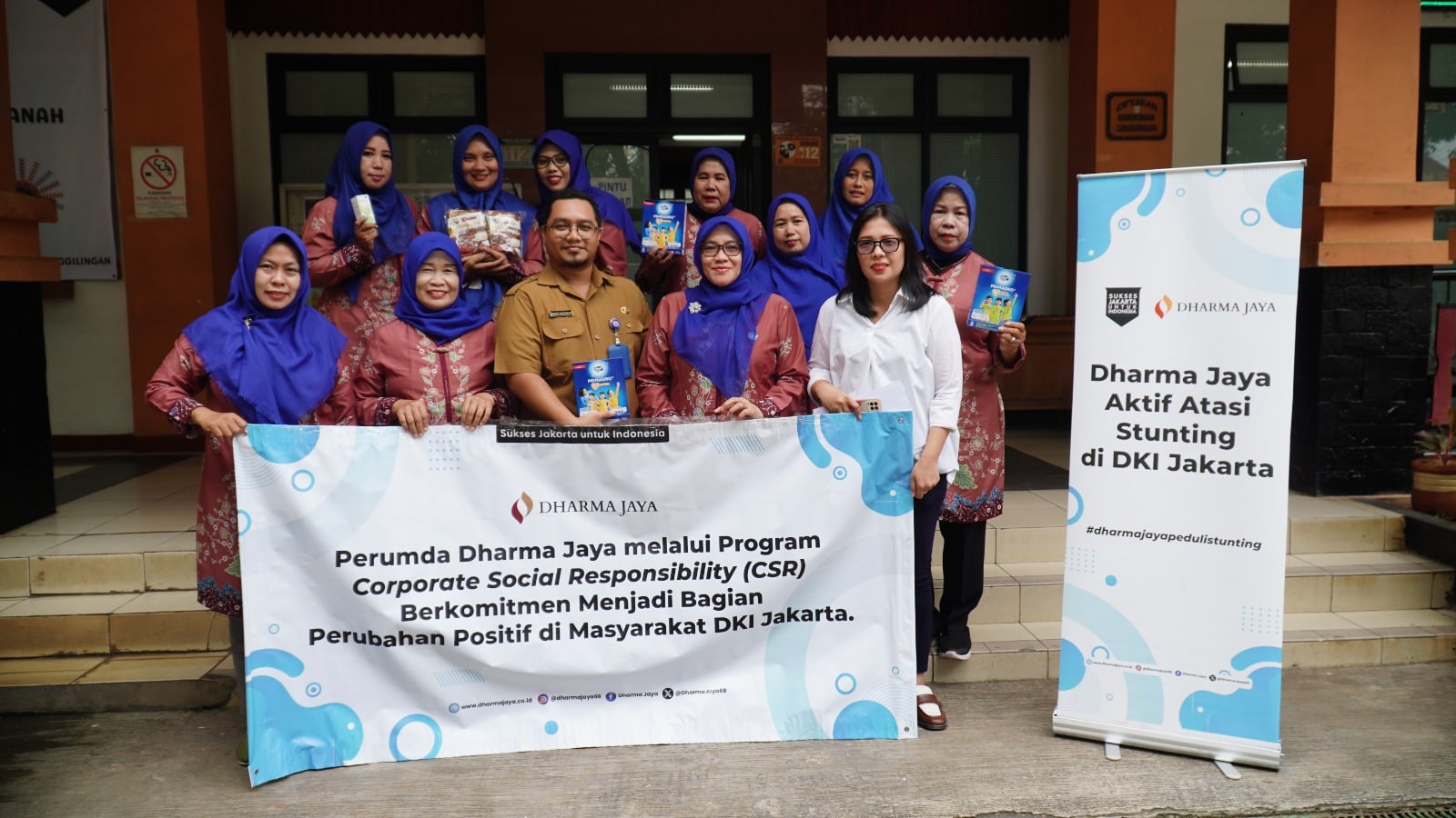Pemberian bantuan untuk memgatasi stunting di DKI Jakarta oleh Perumda Dharma Jaya