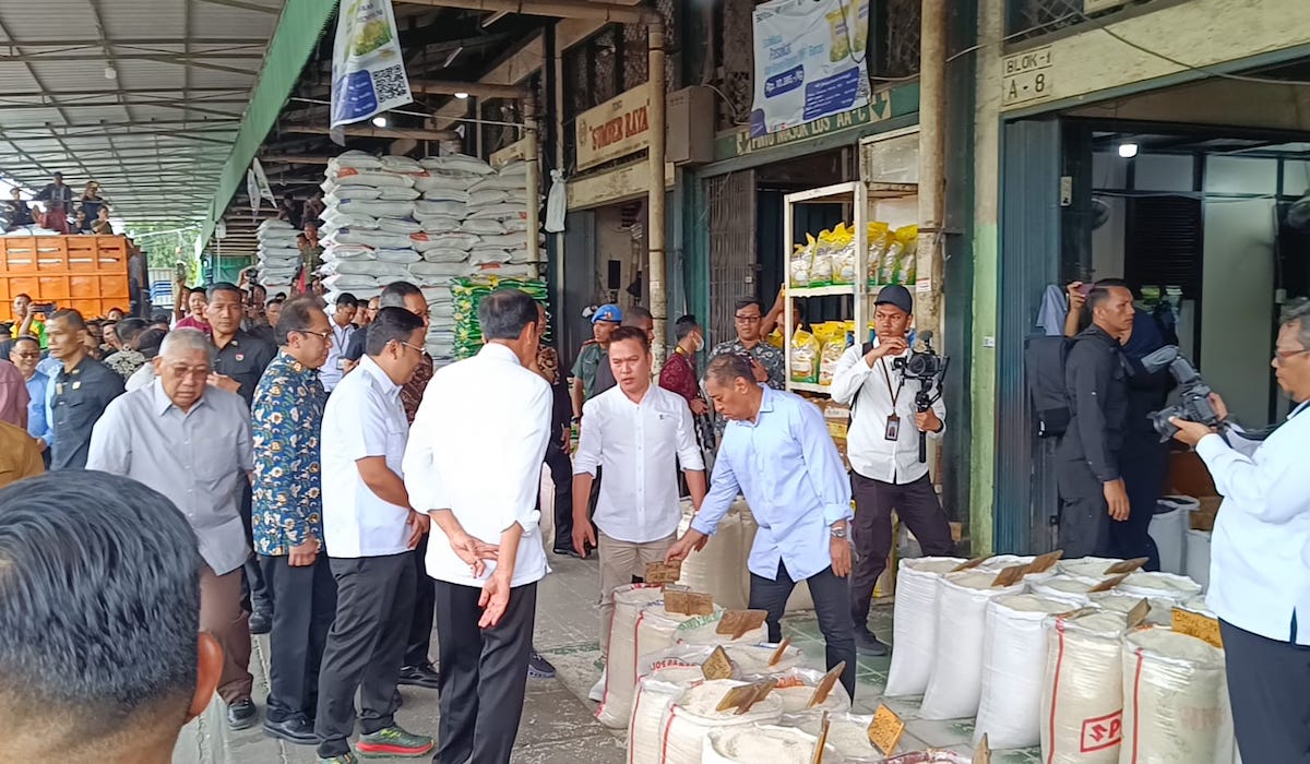 Presiden Jokowi mengunjungi Pasar Induk Cipinang