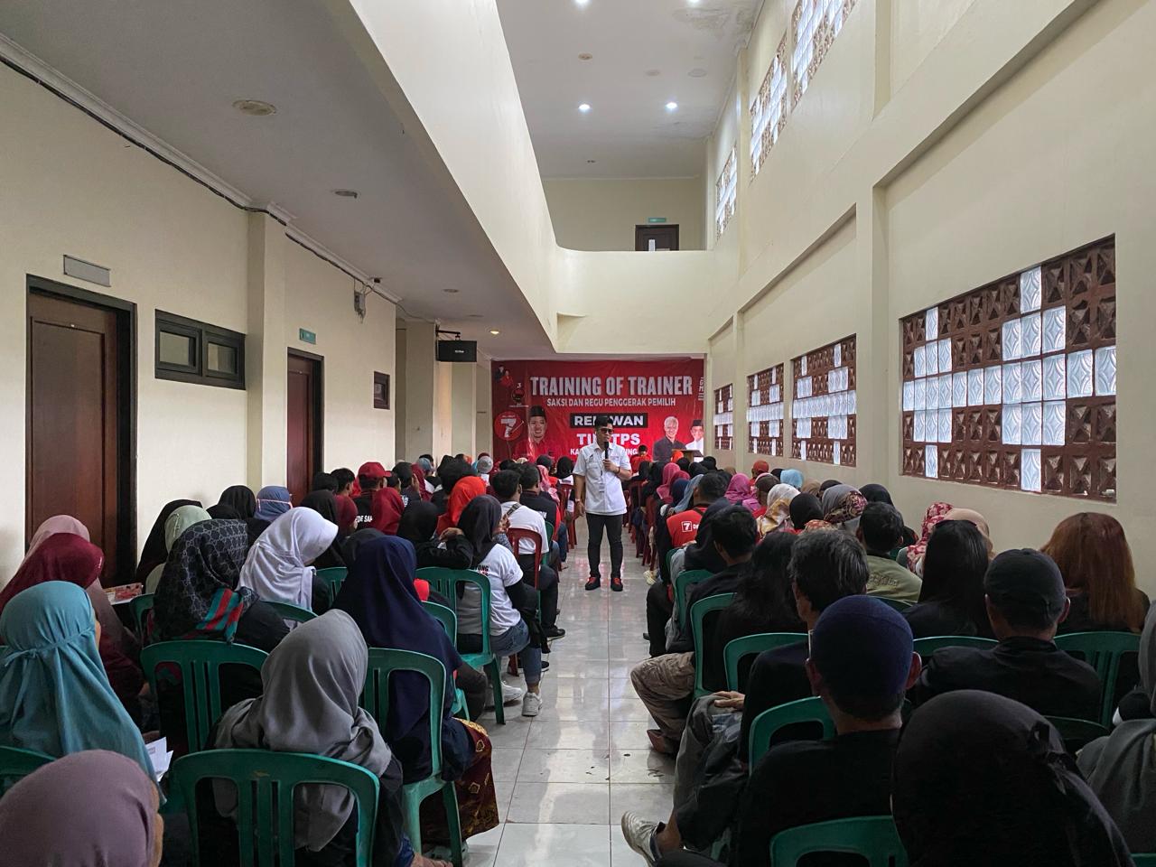 Training of Trainer kepada ratusan orang relawan Baraya Kang Okta