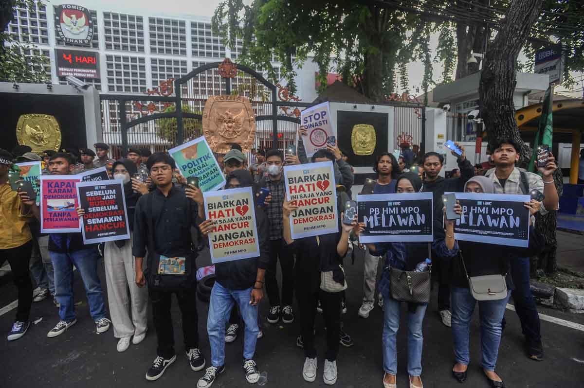 Kewenangan aparatur negara dan pengaruh dari kewenangan menjadi alasan kecurangan pemilu yang TSM.