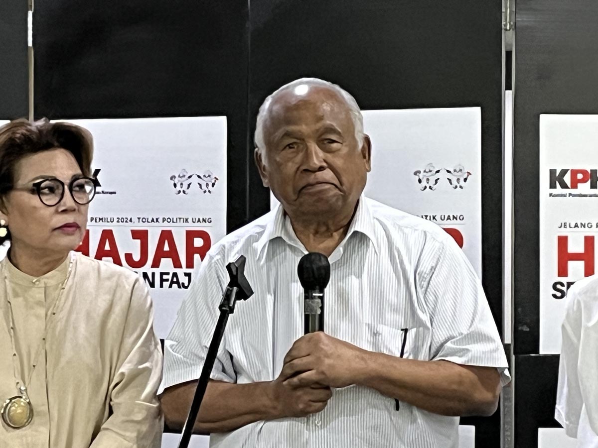 Taufiqurrachman Ruki meminta masyarakat memilih capres yang mengutamakan pemberantasan korupsi dan bukan pencitraan.