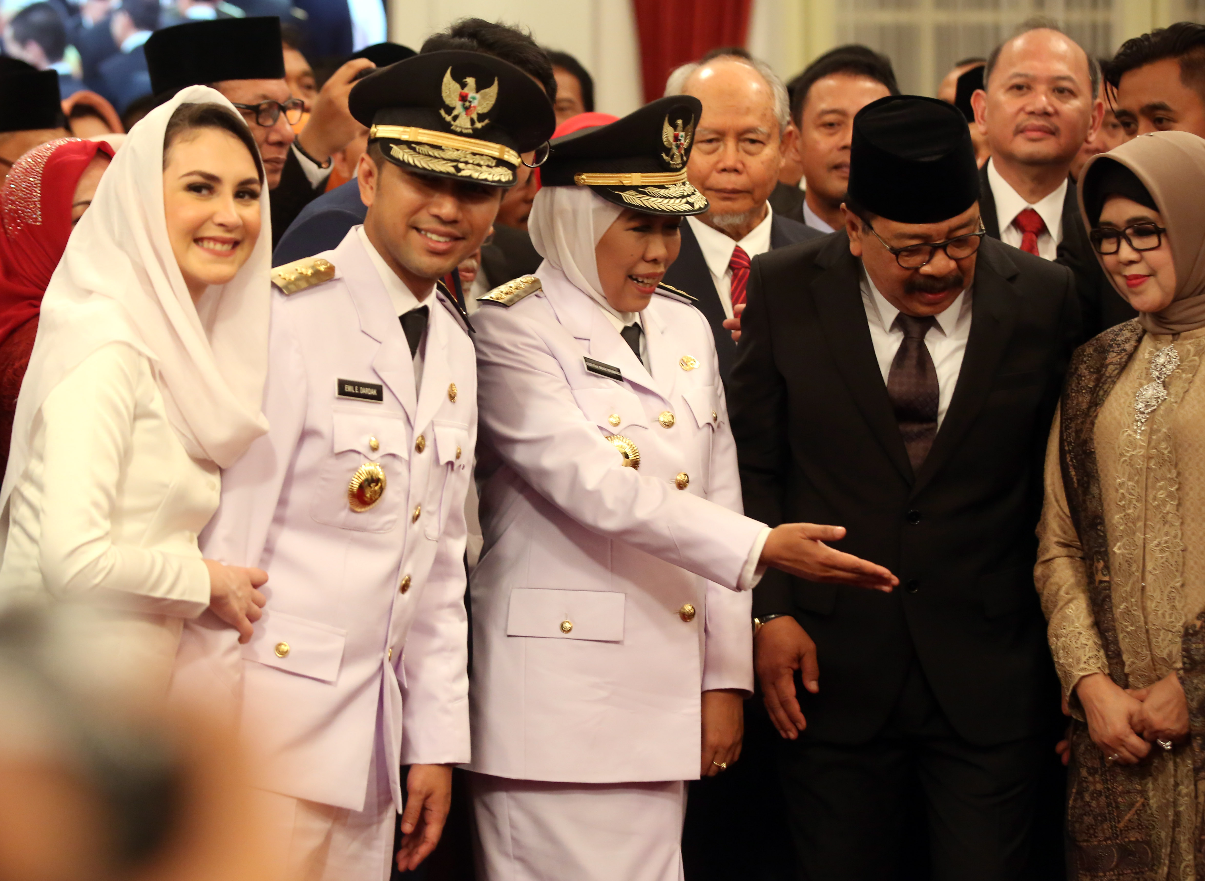 Khofifah Beri Sinyal Gandeng Lagi Emil Dardak pada Pilkada Jatim 2024