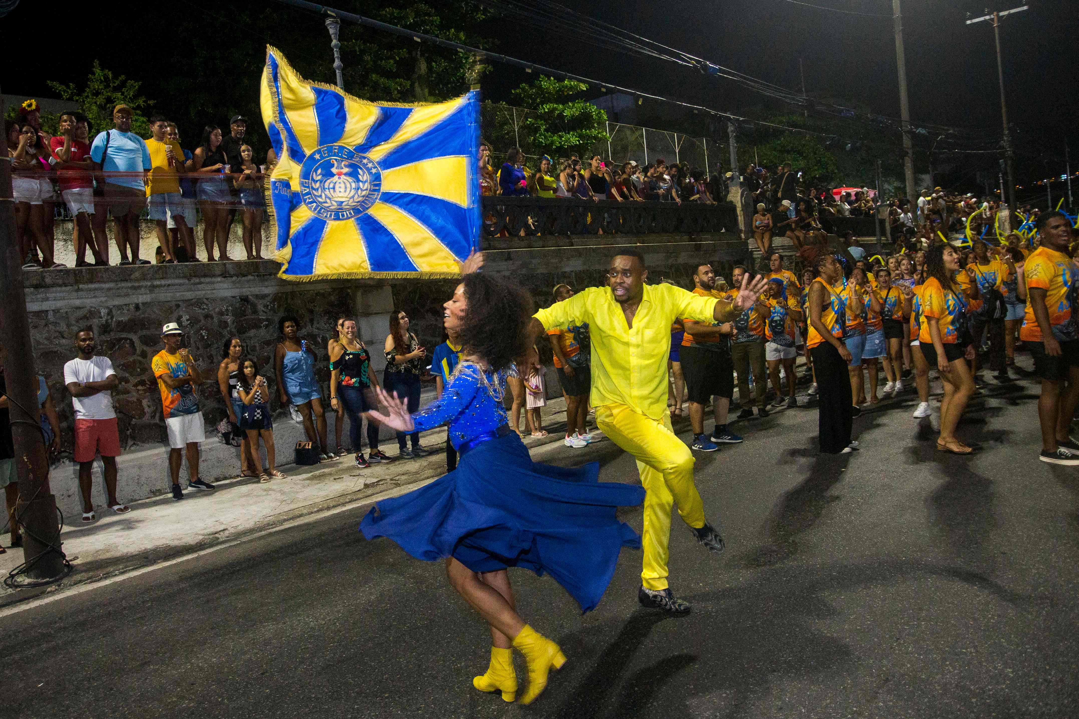 Para penari Samba berlatih menjelang perhelatan Karnaval Rio