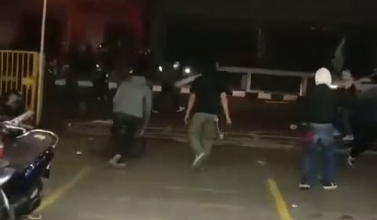 Anggota geng motor di Tasikmalaya, Jawa Barat melakukan penyerangan terhadap warga