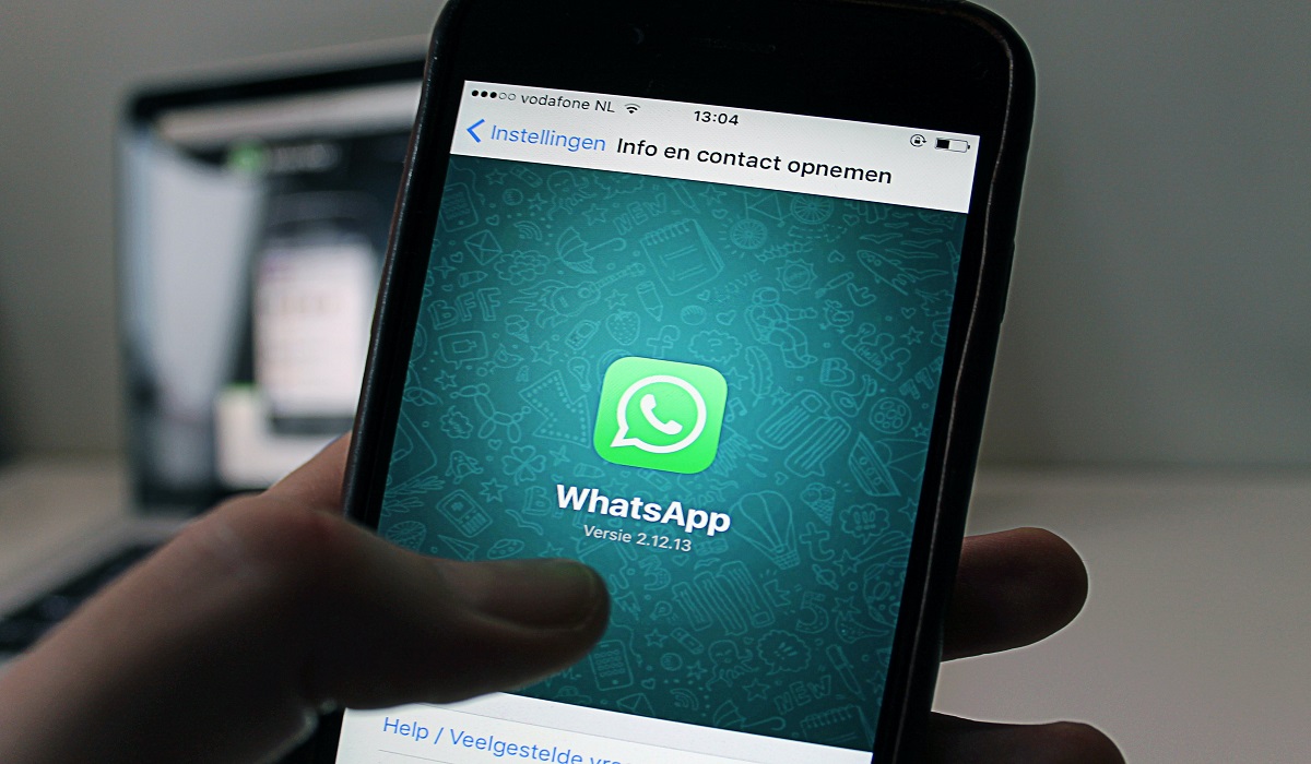 Ilustrasi Cara Mengganti Background WhatsApp
