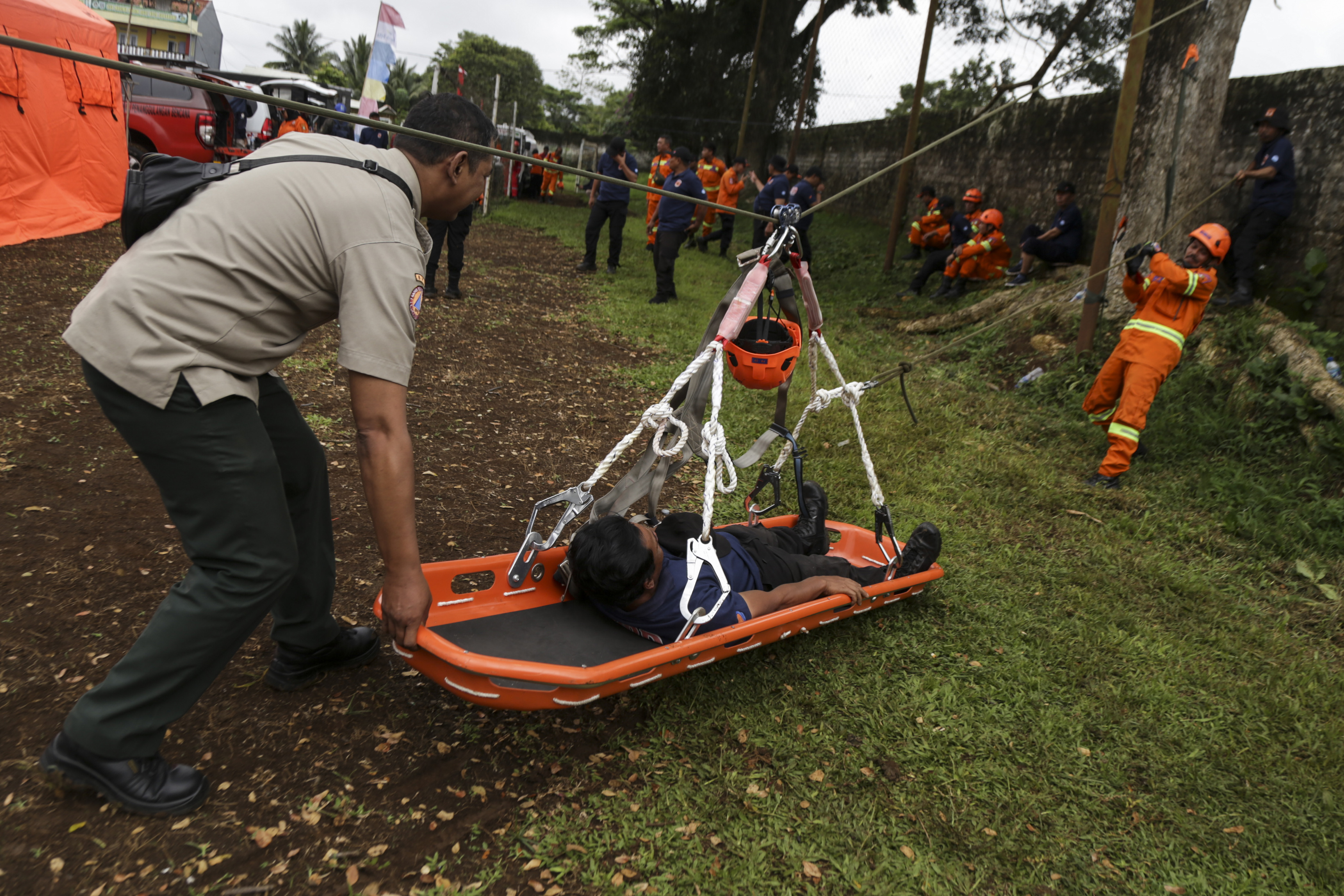 BPBD Kota Sukabumi menggelar simulasi evakuasi korban bencana