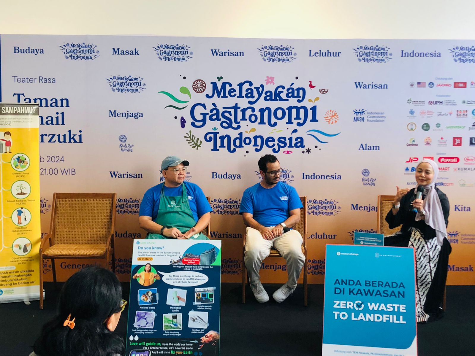 KEPALA Pemasaran Waste4Change, Hani Sumarno (kanan) dalam diskusi di acara Merayakan Gastronomi Indonesia, Minggu (4/2), di Jakarta.