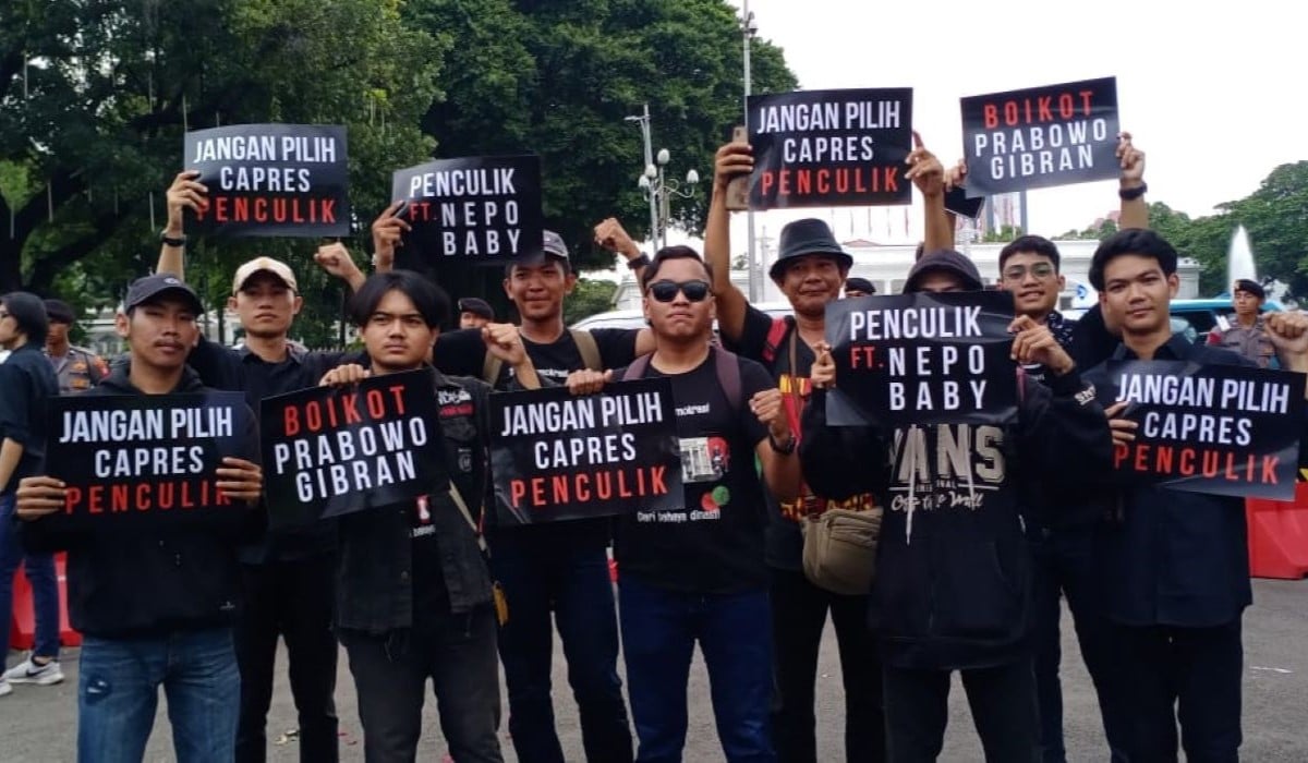 Aksi Kamisan ke-804 yang digelar pada Kamis (1/2) di depan Istana Presiden Republik Indonesia.