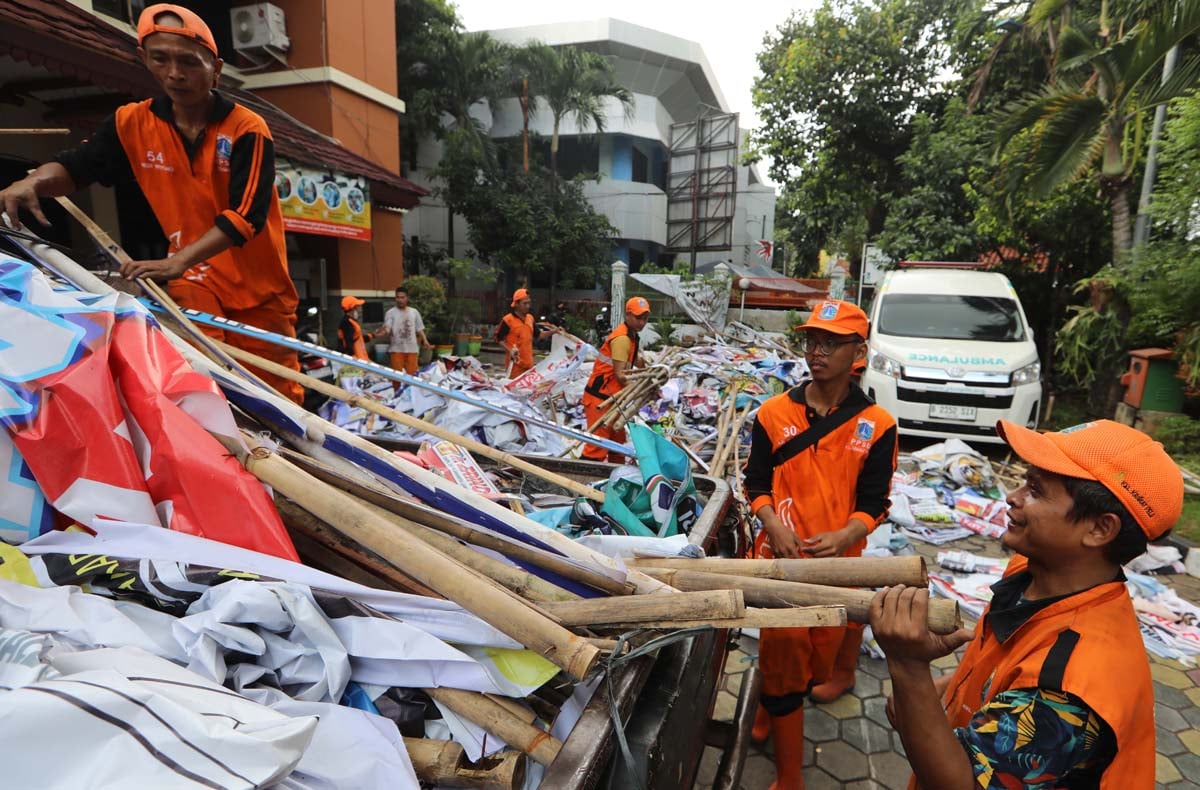 Sebanyak 309 ribu alat peraga lampanye (APK) berhasil dibersihkan Satpol PP. 