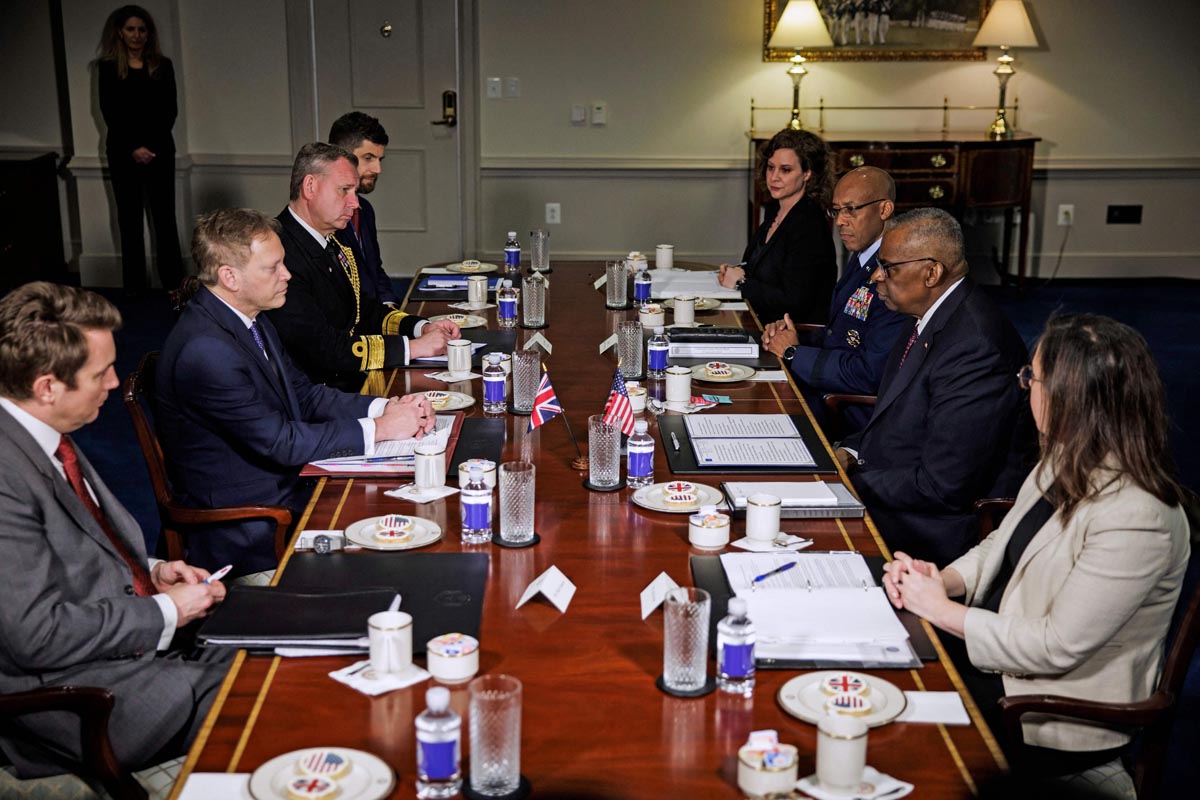 Menteri Pertahanan AS melakukan pertemuan dengan Menhan Inggris membahas sejumlah masalah di Timur Tengah.